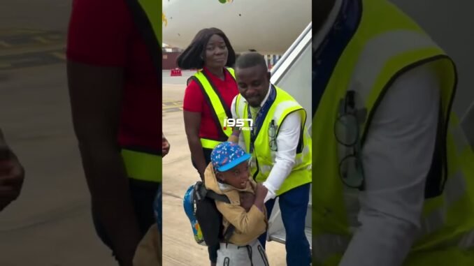 Ghanaian lady cries after SA evacuation