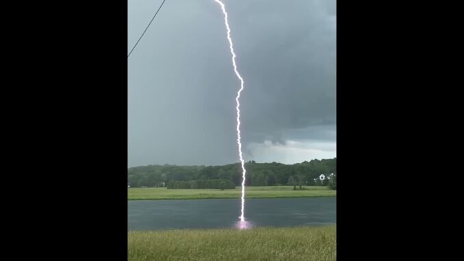 Lightning Kills 14-Year-Old Student
