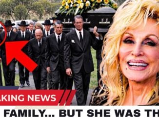 Who Dolly Parton Chose to Have By Her Side
